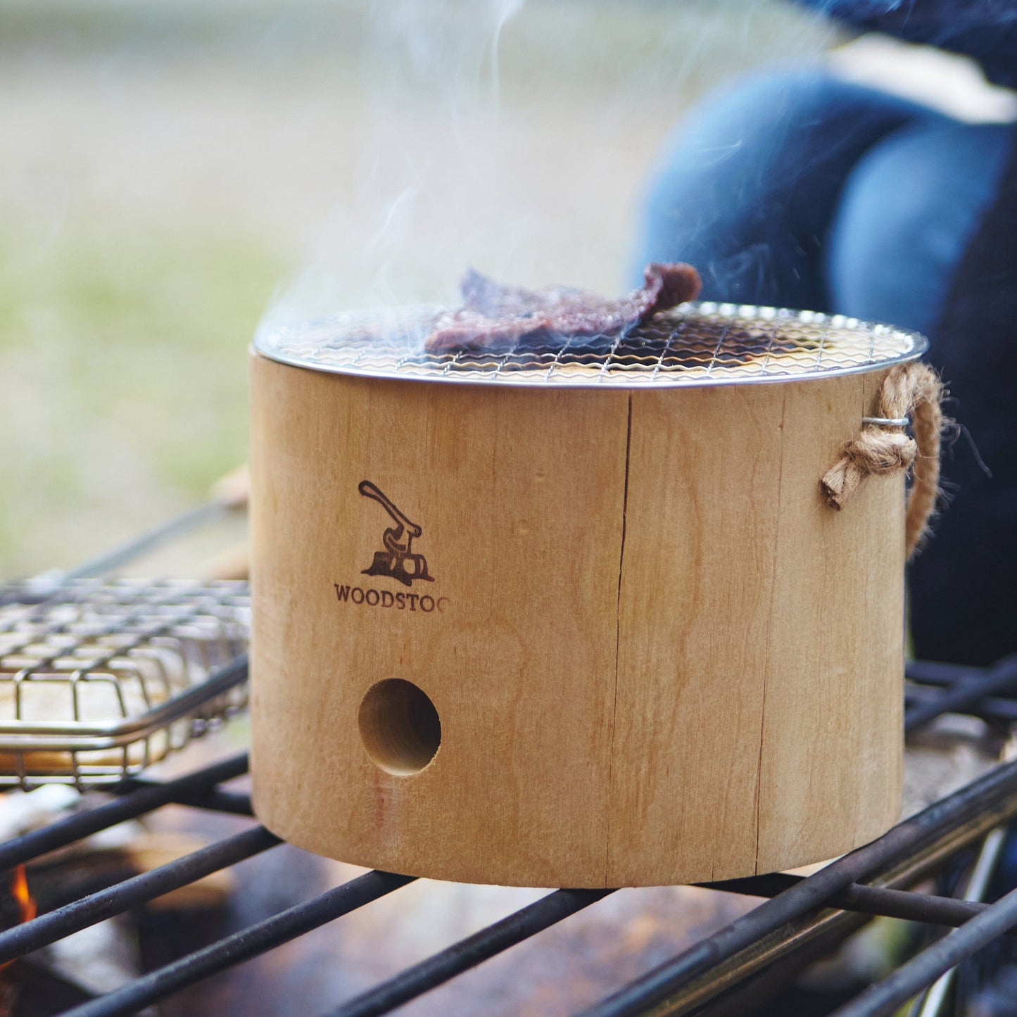 準備の手間要らず 食材の深みがます”魔法の燻製BBQグリル” ウッドグリル WOODSTOCK公式オンラインストア